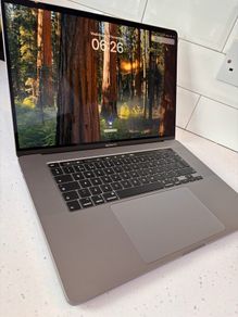 MacBook Pro 15-inch Excellent Condition (21 Battery Cycle Count)