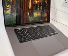 MacBook Pro 15-inch Excellent Condition (21 Battery Cycle Count)