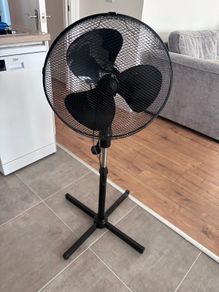 Standing fan, black, 3 speeds