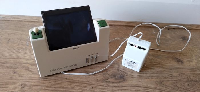 Arcade game console  Rare1980s space invaders Working perfectly with adapter