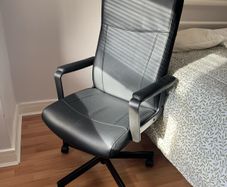 Office Desk 120x70cm + Executive Office Chair