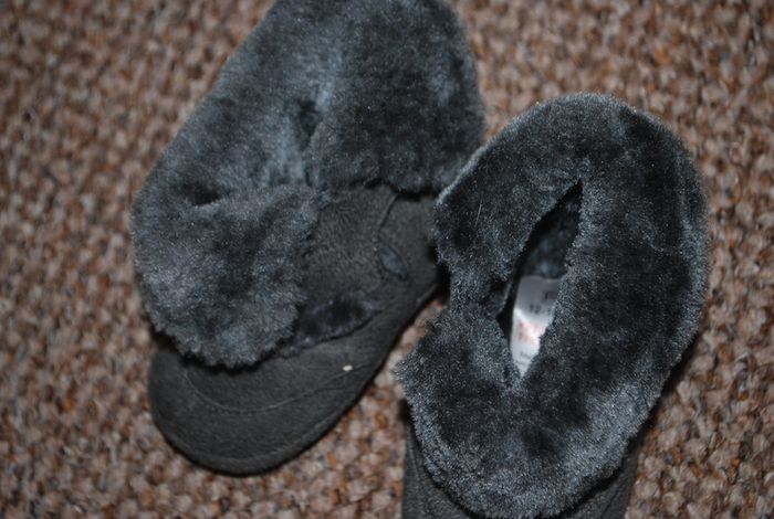 warm baby boots,12 to 18 months,good condition.