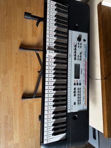 Yamaha Keyboard With X Stand