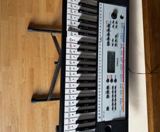 Yamaha Keyboard With X Stand