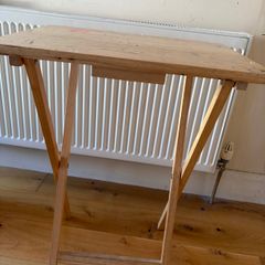 Laptop fold up table