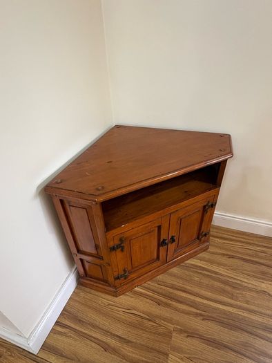 Corner Unit / TV Stand