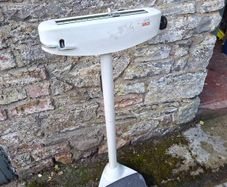 "SECA medical mechanical beam scale / doctor's surgery weighing scales
