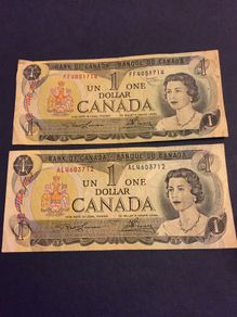 Canadian 1 dollar bills