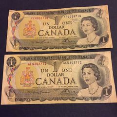 Canadian 1 dollar bills