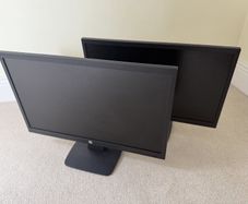 2x HP P22v G4 21.5" Full HD Monitors