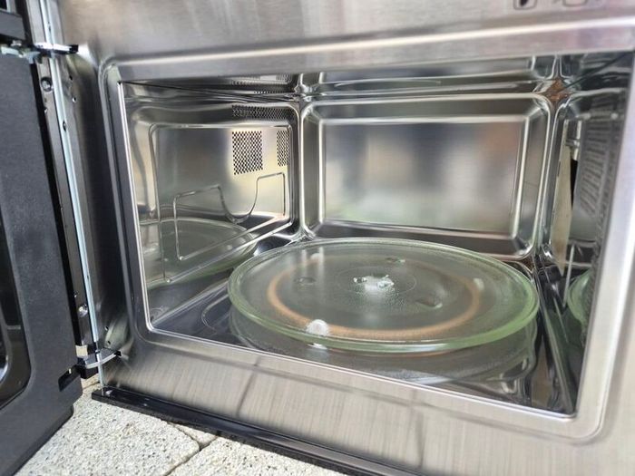 Bosch Built-in Microwave (Model BFL553MS0B)  Excellent Condition