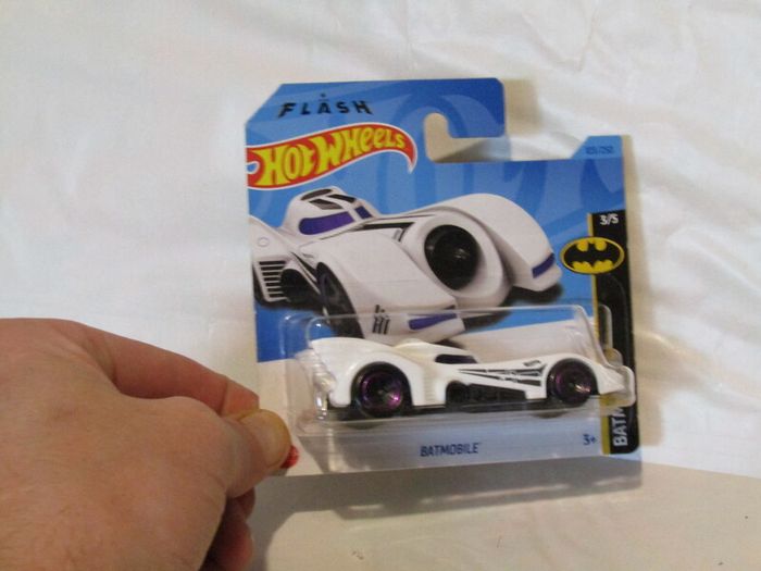 Hot Wheels White Batmobile Batman The Flash Diecast Car Brand New Sealed