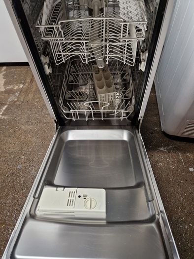 Whirlpool slimline dishwasher
