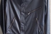 Snake look black top new fits sm PRICE 34 euro