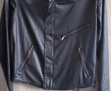Snake look black top new fits sm PRICE 34 euro