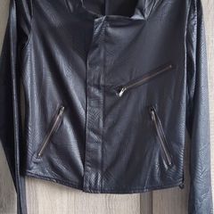 Snake look black top new fits sm PRICE 34 euro