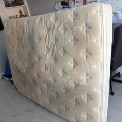 FREE KING size matteress