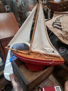 Vintage Pond Yacht