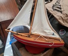 Vintage Pond Yacht