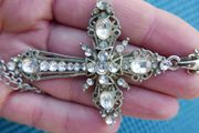 Vintage CRYSTAL  Cross &amp; Chain - Necklace - Great Jewelry - Sparkly Crystal