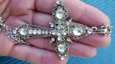 Vintage CRYSTAL  Cross & Chain - Necklace - Great Jewelry - Sparkly Crystal