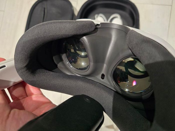 VR Meta Quest 3 512GB - New Condition, Comes with Case + Head strap + Accessories