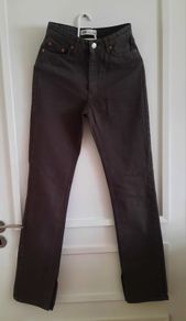Zara cotton trousers 24 waist and 33 leg UK size 6 in very good condition with no issues FREE TRACKED POSTAGE INCLUDED