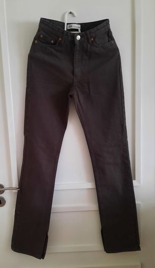 Zara cotton trousers 24 waist and 33 leg UK size 6 in very good condition with no issues FREE TRACKED POSTAGE INCLUDED