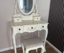 Cream dressing table