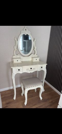 Cream dressing table