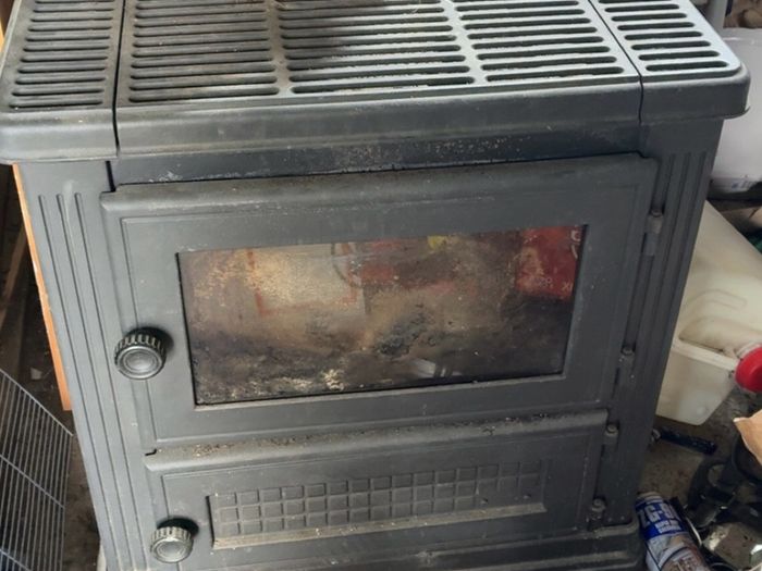 Solid fuel stove