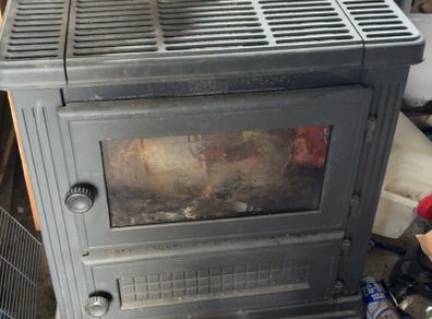 Solid fuel stove