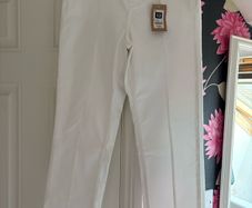 Size 12, white jeans, ankle length.