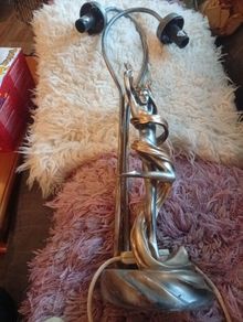 Figurine table lamp