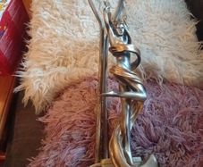 Figurine table lamp