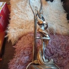 Figurine table lamp