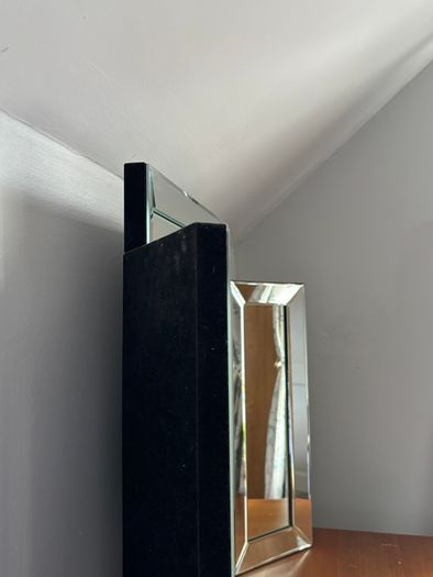 Vanity mirror