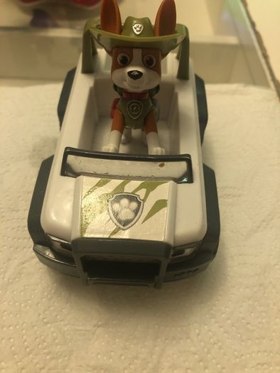Paw Patrol ( 3 vehicles and 4 Figures )