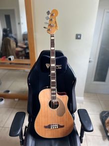 Fender Kingman SCE Nat acoustic bass (with piezo/preamp)