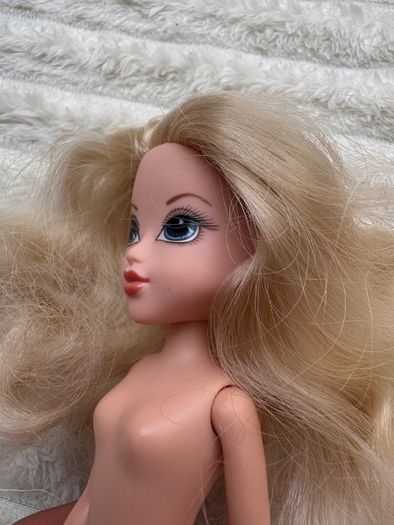 2009 MGA Moxie Girlz  Avery Nude Used Please see photos