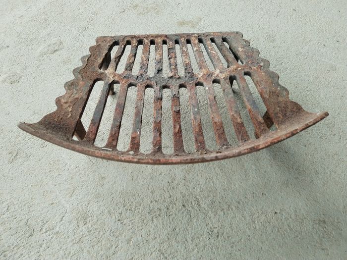 Cast Iron Fireplace Grate / Fire Basket Insert (Free To Collect)
