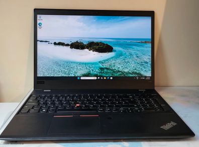 Lenovo ThinkPad T580 15.6' Intel i5 8th Gen | 16GB RAM | 256GB SSD | Windows 11 | Office 2021