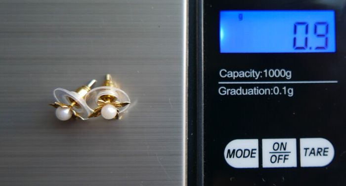 Vintage Solid 9ct Yellow Gold 375 Pearl Stud Earrings, Flower Style 0,9g