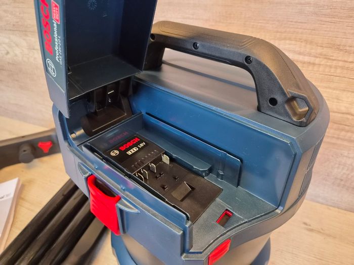 Bosch GAS 18 V10 L 34Ltr/sec 18V Li-Ion CoolPack Cordless L Class Dust Extractor - Bare