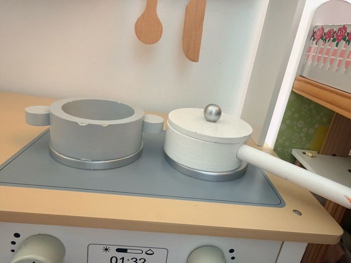 Wooden kids kitchen plus accessories - mint condition
