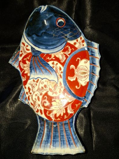 Antique Japanese Imari Porcelain Fish Platter Meiji / Taisho Period (c.1890 1920, Vibrant Sometsuke & Overglaze Enamel