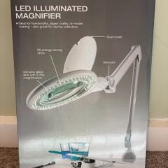 LED illuminated magnifier