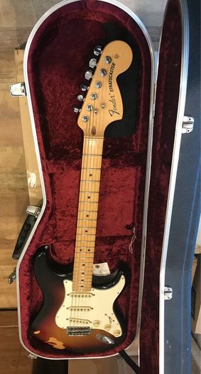 Fender Performer Series Highway Strat with case
