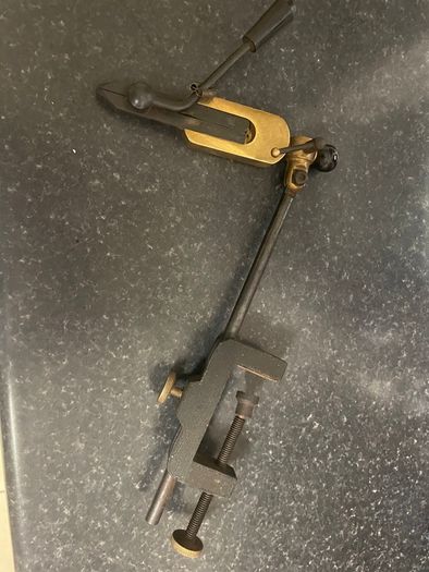 Fly tying clamp