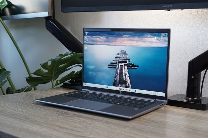 HP ZBook Firefly 14 G11 | Ryzen 7 Pro 8840HS | 16GB | 512gb